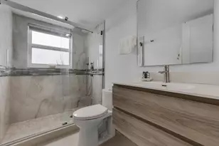 3930 Oaks Clubhouse Dr, Pompano Beach, FL 33069 - Photo 24