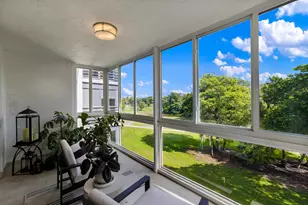 3930 Oaks Clubhouse Dr, Pompano Beach, FL 33069 - Photo 12