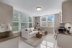 3930 Oaks Clubhouse Dr, Pompano Beach, FL 33069 - Photo 6