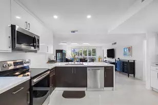 3930 Oaks Clubhouse Dr, Pompano Beach, FL 33069 - Photo 4