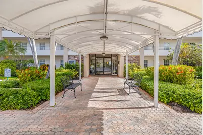 3930 Oaks Clubhouse Drive #401, Pompano Beach, FL 33069 - Photo 4