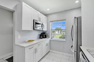 130 Lake Meryl Dr, West Palm Beach, FL 33411 - Photo 12