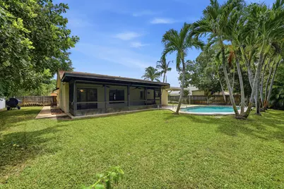7085 Hyatt Avenue, Lantana, FL 33462 - Photo 20