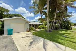 135 SE 26th Ave, Boynton Beach, FL 33435 - Photo 2