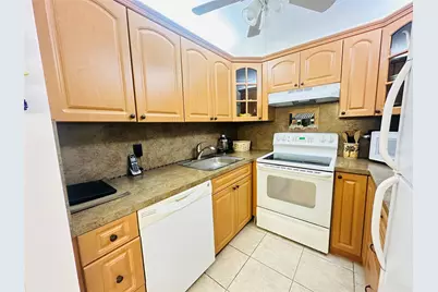 2007 Islewood D, Deerfield Beach, FL 33442 - Photo 6