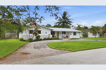 807 SE 9 Terrace, Deerfield Beach, FL 33441 - Photo 2