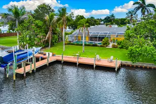 622 SW Pine Tree Ln, Palm City, FL 34990 - Photo 4