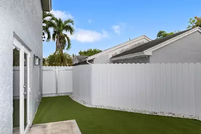 5799 Woodland Point Drive, Tamarac, FL 33319 - Photo 38