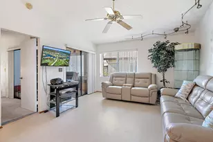 7633 Tahiti Ln, Lake Worth, FL 33467 - Photo 6