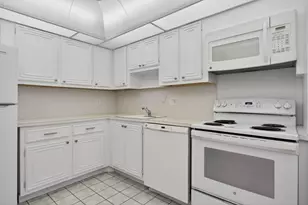 2651 S Palm Aire Dr, Pompano Beach, FL 33069 - Photo 4