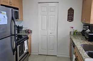 200 Country Club Dr, Largo, FL 33771 - Photo 10