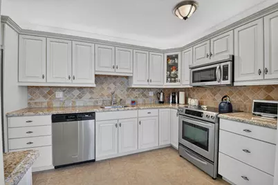 1761 SE Bridgewood Drive, Boca Raton, FL 33434 - Photo 8