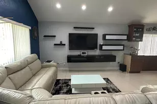 8 Elton Pl, Boynton Beach, FL 33426 - Photo 2