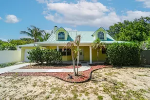 8645 SE Alabama Pl, Hobe Sound, FL 33455 - Photo 1
