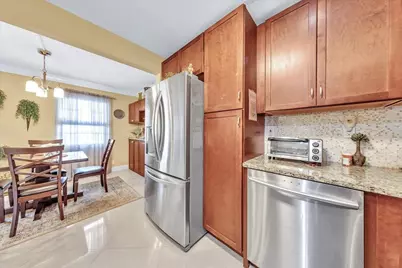 2047 Wolverton C, Boca Raton, FL 33434 - Photo 10
