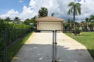 1462 40th St, West Palm Beach, FL 33407 - Photo 2
