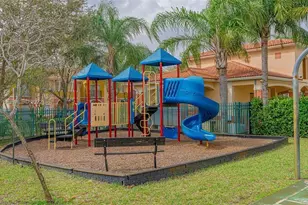 903 N Santa Catalina Cir, North Lauderdale, FL 33068 - Photo 4