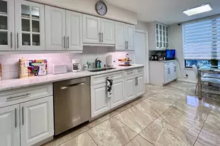 7568 Regency Lake Dr, Boca Raton, FL 33433 - Photo 24