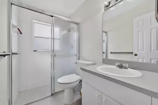 18871 NW 2nd St, Pembroke Pines, FL 33029 - Photo 20
