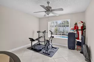 910 NE 205th St, Miami, FL 33179 - Photo 26