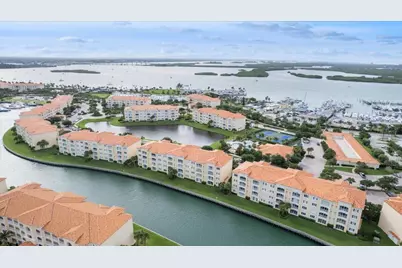 5 Harbour Isle Drive E #103 with Garage, Fort Pierce, FL 34949 - Photo 4