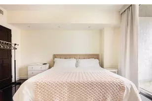 55 SE 6th St, Miami, FL 33131 - Photo 8
