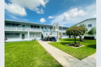 59 Oakridge E, Deerfield Beach, FL 33442 - Photo 1