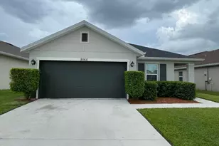 5565 NW Pine Trail Cir, Port Saint Lucie, FL 34983 - Photo 2