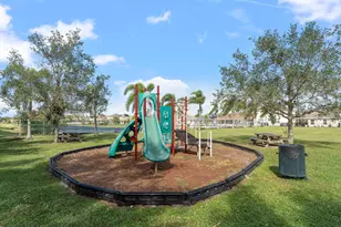 5565 NW Pine Trail Cir, Port Saint Lucie, FL 34983 - Photo 10