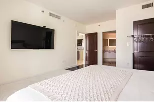 55 SE 6th St, Miami, FL 33131 - Photo 4