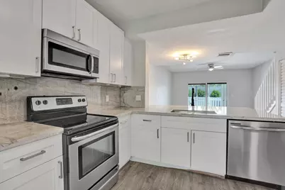 9913 NW 57th Manor #., Coral Springs, FL 33076 - Photo 8