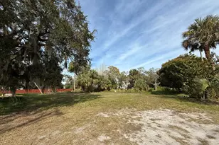 110 N 12th N St, Fort Pierce, FL 34950 - Photo 1