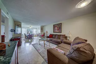 7650 Tahiti Ln, Lake Worth, FL 33467 - Photo 6
