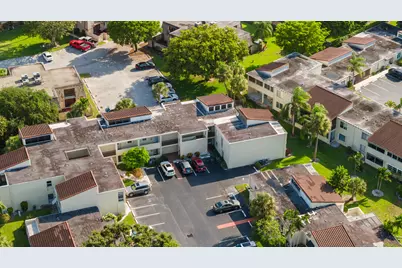 2540 Boundbrook Boulevard #110, Palm Springs, FL 33406 - Photo 12