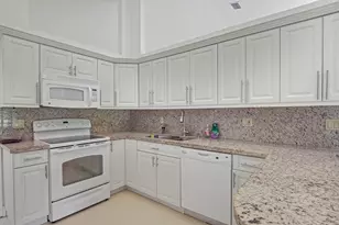 7003 Golf Pointe Cir, Tamarac, FL 33321 - Photo 16