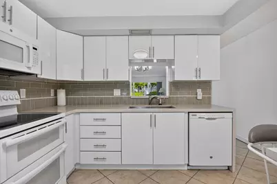 2006 Granada Drive #J1, Coconut Creek, FL 33066 - Photo 2