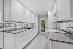 2600 Diana Dr, Hallandale Beach, FL 33009 - Photo 12