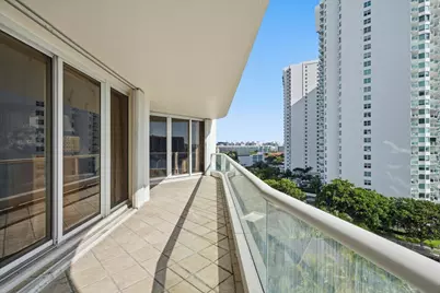 7000 W Island Boulevard #907, Aventura, FL 33160 - Photo 6