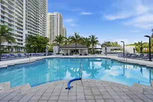 7000 W Island Blvd, Aventura, FL 33160 - Photo 32