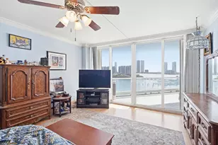 7000 W Island Blvd, Aventura, FL 33160 - Photo 16