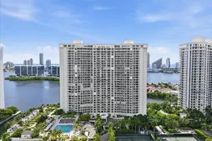 7000 W Island Blvd, Aventura, FL 33160 - Photo 50