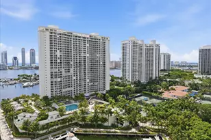 7000 W Island Blvd, Aventura, FL 33160 - Photo 52