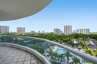 7000 W Island Boulevard #907, Aventura, FL 33160 - Photo 8