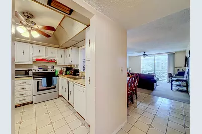410 NW 68th Avenue #301, Plantation, FL 33317 - Photo 6