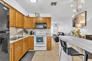 560-564 NE 35th St, Oakland Park, FL 33334 - Photo 10