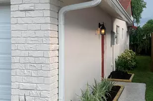 9350 NW 38th Pl, Sunrise, FL 33351 - Photo 4