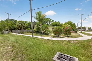 1220 Cherokee St, Jupiter, FL 33458 - Photo 4
