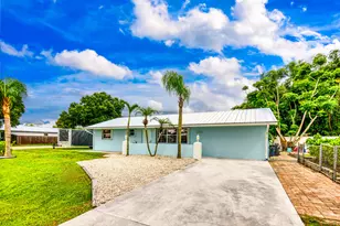 2184 SE Washington Street N, Stuart, FL 34997 - Photo 2