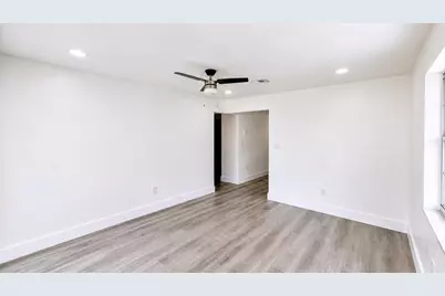 528 E Lakewood Road #B, West Palm Beach, FL 33405 - Photo 2