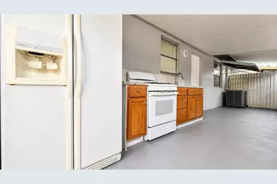 528 E Lakewood Road #B, West Palm Beach, FL 33405 - Photo 8